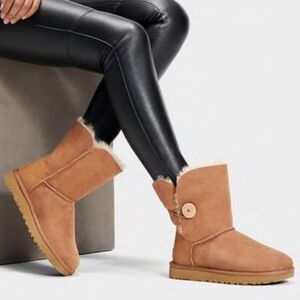 👢 Suede Sheepskin Chestnut UGG Boots Bailey Button Uggs